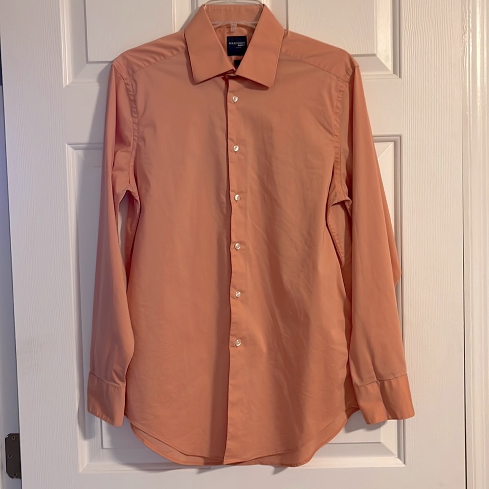 Madison long sleeve 32/33 men’s dress shirt. Coral slim fit medium 15-15 1/2
